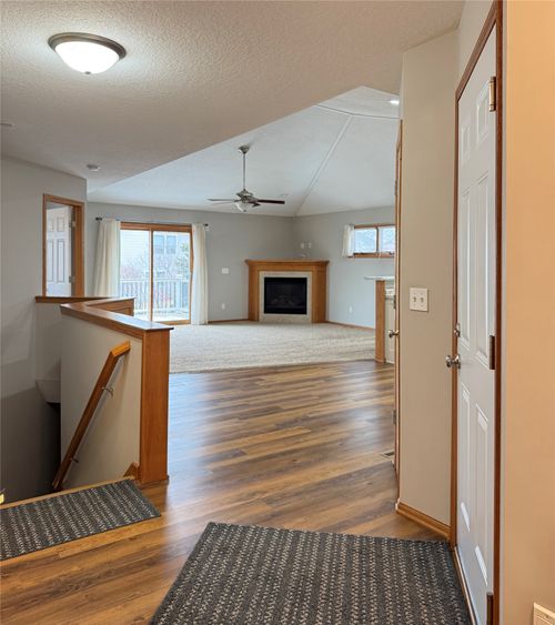 736 Se Ponds Edge Ln, Ankeny, IA, 50021-4013 | Card Image