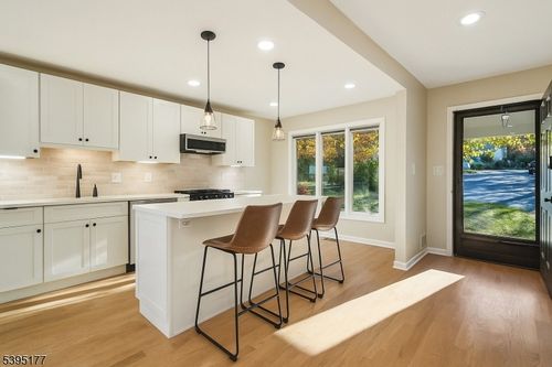 16 Minnisink Dr, Roseland, NJ, 07068-1111 | Card Image