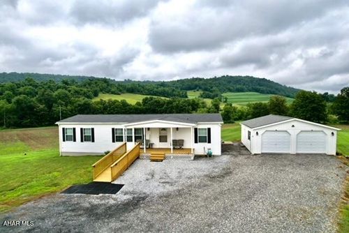 200 Narrow Ln, Bedford, PA, 15522-5558 | Card Image