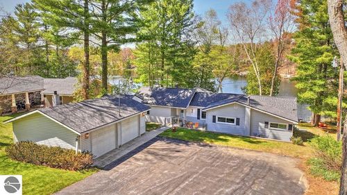 329 Birchwood Ln, Traverse City, MI, 49696-9462 | Card Image