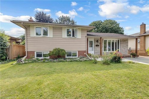 92 Brier Park Rd, Brantford, ON, N3R5T4 | Card Image