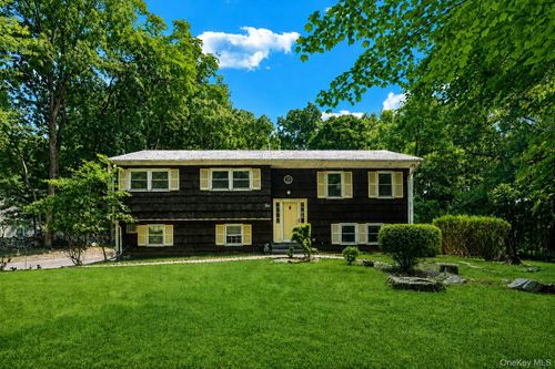 2 Cobblestone Rd, Airmont, NY, 10952-4709 | Card Image