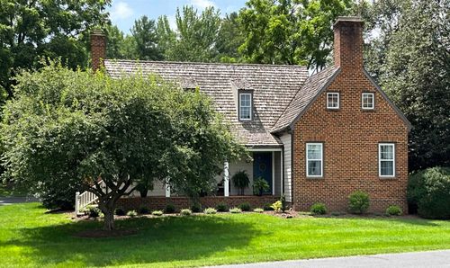 102 Smithleigh Cir, Staunton, VA, 24401-9048 | Card Image