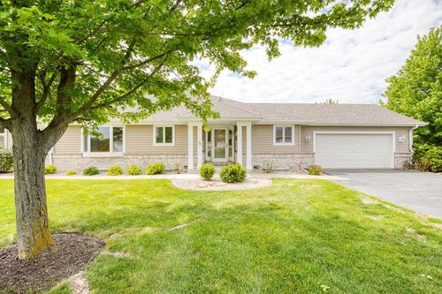 W173N7932 Bluejay Court, Menomonee Falls, WI, 53051 | Card Image