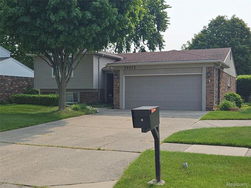 38412 Sutton Dr, Sterling Heights, MI, 48310-2869 | Card Image