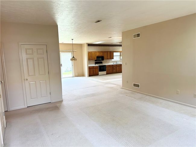 APT-26 - 2750 Iowa Dr, Condo with 2 bedrooms, 2 bathrooms and 2 parking in Lower Burrell PA | Image 12