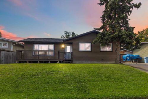 109 Rosslyn St, Fort Mcmurray, AB, T9H2X9 | Card Image