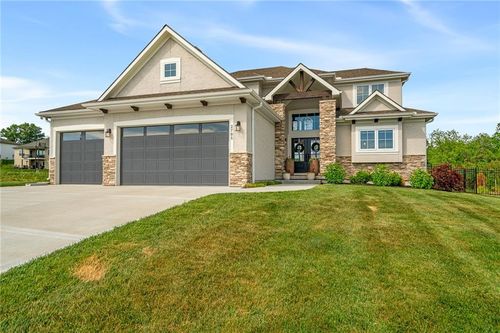 2705 Ne Crestview St, Grain Valley, MO, 64029 | Card Image