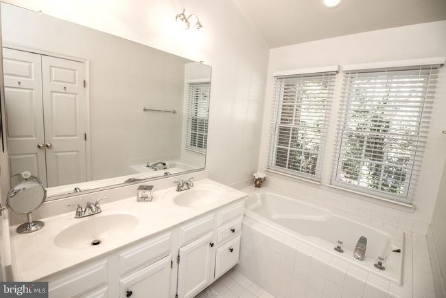 1392 Park Garden Ln, Townhouse with 3 bedrooms, 4 bathrooms and null parking in RESTON VA | Image 24
