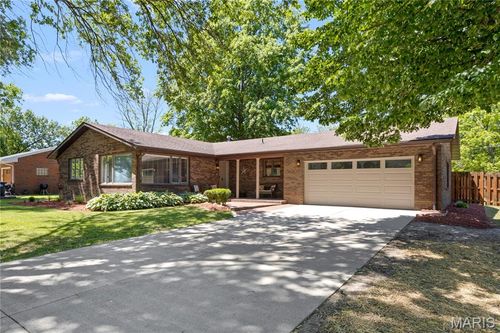 5 Magnolia Dr, Moro, IL, 62067-1020 | Card Image