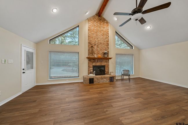 411 Raton Pass, House other with 3 bedrooms, 2 bathrooms and null parking in Holly Lake Ranch TX | Image 5