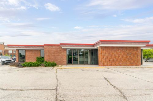 124 1st St Se, Waverly, IA, 50677-3301 | Card Image