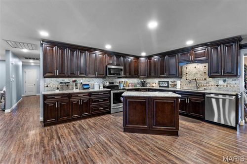 216 Sherrie Dr, Sikeston, MO, 63801-9770 | Card Image