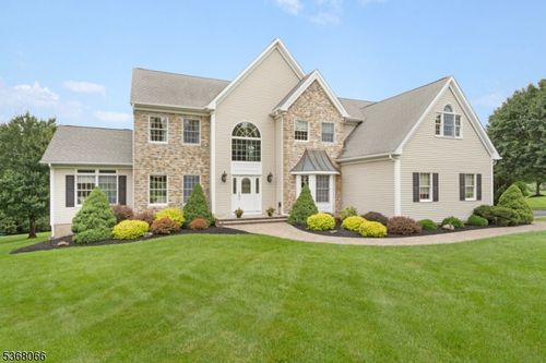 1 Country Oaks Rd, Lebanon, NJ, 08833-3126 | Card Image
