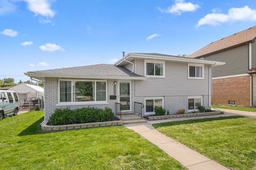 10403 Barnard Dr, Chicago Ridge, IL, 60415-1409 | Card Image
