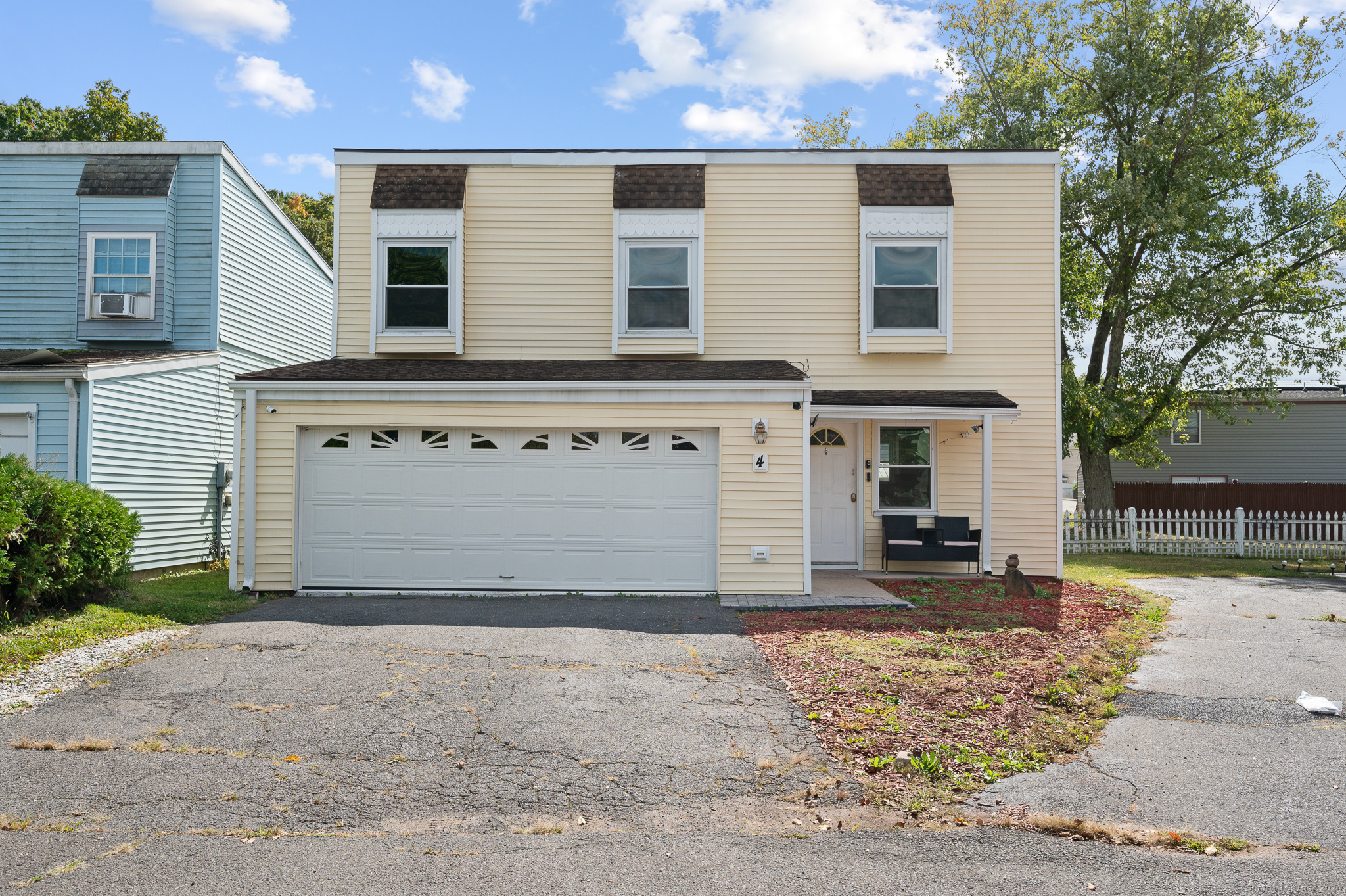 Inverness Sq, Middletown, CT 06457