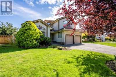 880 Monarch Dr, House other with 3 bedrooms, 3 bathrooms and 4 parking in Courtenay BC | Image 1