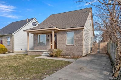 8828 Woodbine, Home with 3 bedrooms, 2 bathrooms and null parking in Redford Twp MI | Image 2