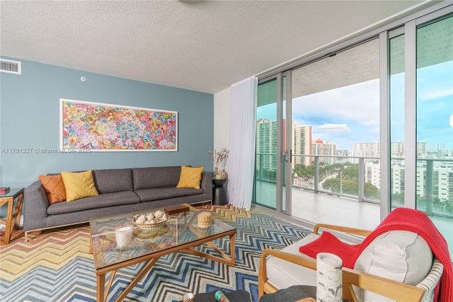 UNIT-1101 - 300 Sunny Isles Blvd, Condo with 3 bedrooms, 4 bathrooms and null parking in Sunny Isles Beach FL | Image 7