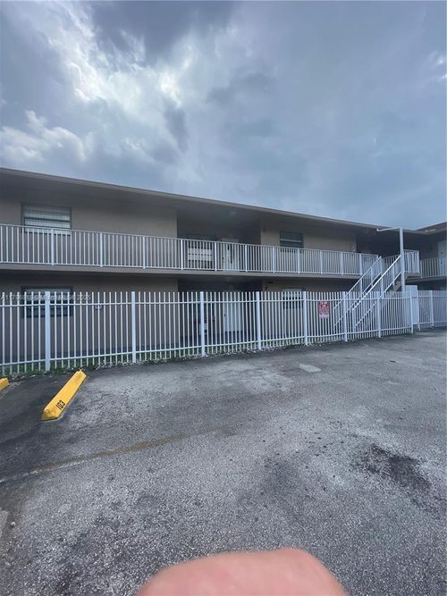 apt-102-2580 W 60th St, Hialeah, FL, 33016-4438 | Card Image