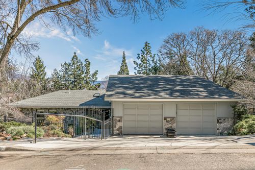 580 Weller Ln, Ashland, OR, 97520-3134 | Card Image