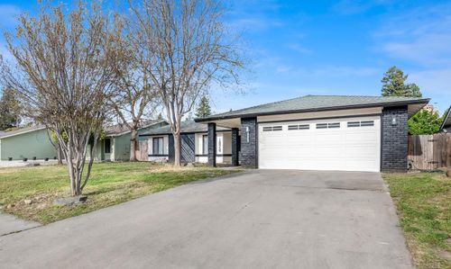 1828 S Hillcrest Dr, Visalia, CA, 93292-5118 | Card Image