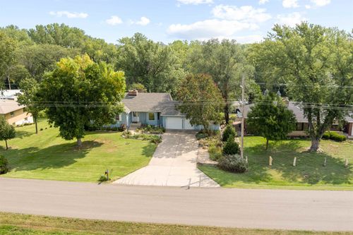 10 N Eastborough Rd, Salina, KS, 67401-1610 | Card Image