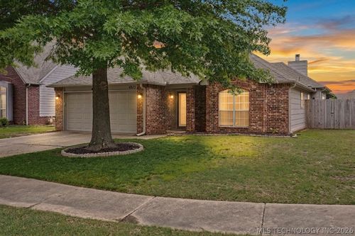 4845 Dallas St, Broken Arrow, OK, 74012-8717 | Card Image