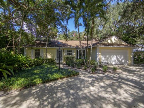 915 Marigold Ln, Vero Beach, FL, 32963-2241 | Card Image