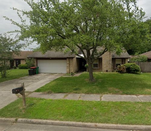 604 Briarclift Ln, Baytown, TX, 77521-3323 | Card Image