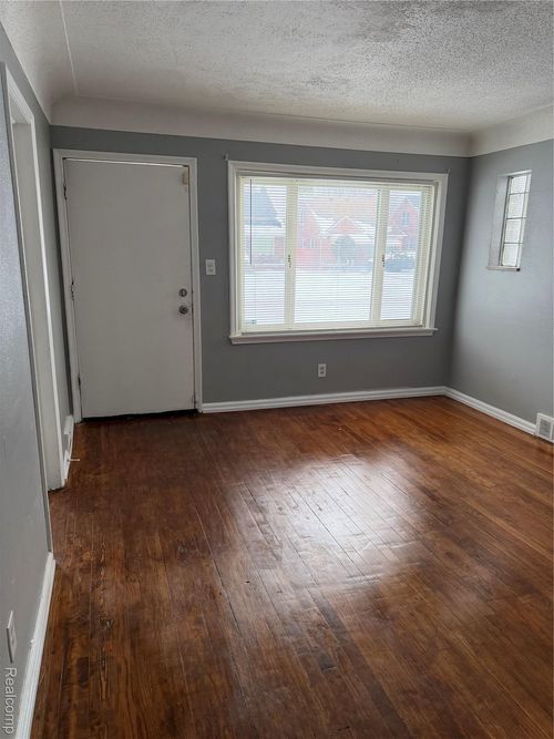 15414 Eastburn St, Detroit, MI, 48205-1315 | Card Image