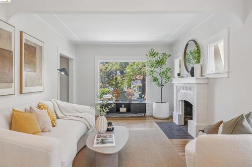 3714 High St, Oakland, CA, 94619 | Card Image