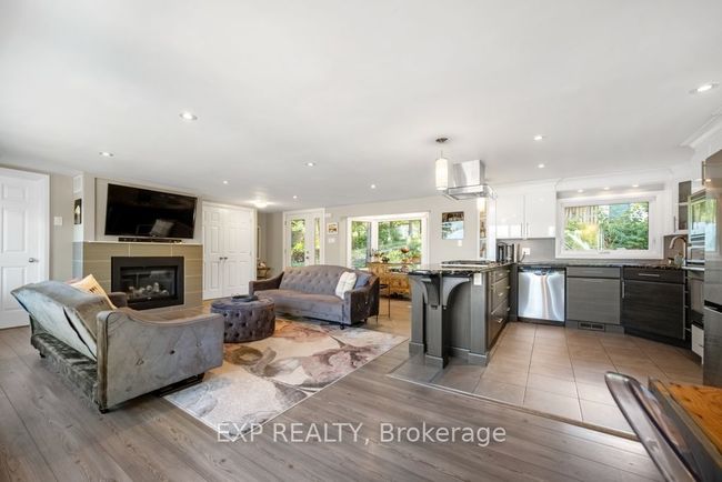 3094 Barlow Cres, House other with 3 bedrooms, 2 bathrooms and 4 parking in Dunrobin ON | Image 13