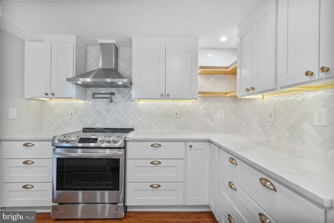 11022 Saffold Way, Townhouse with 4 bedrooms, 3 bathrooms and null parking in RESTON VA | Image 6
