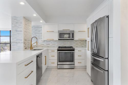 apt-509-600 Parkview Dr, Hallandale Beach, FL, 33009-2971 | Card Image