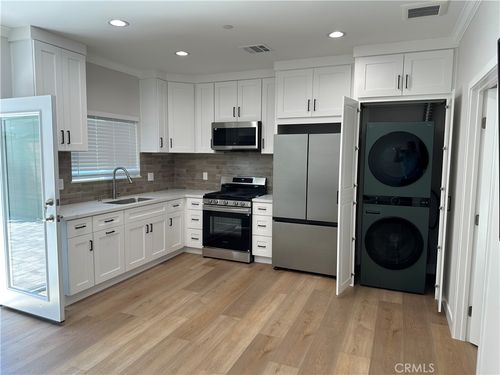 12-6858 Amestoy Ave, Lake Balboa, CA, 91406-4444 | Card Image