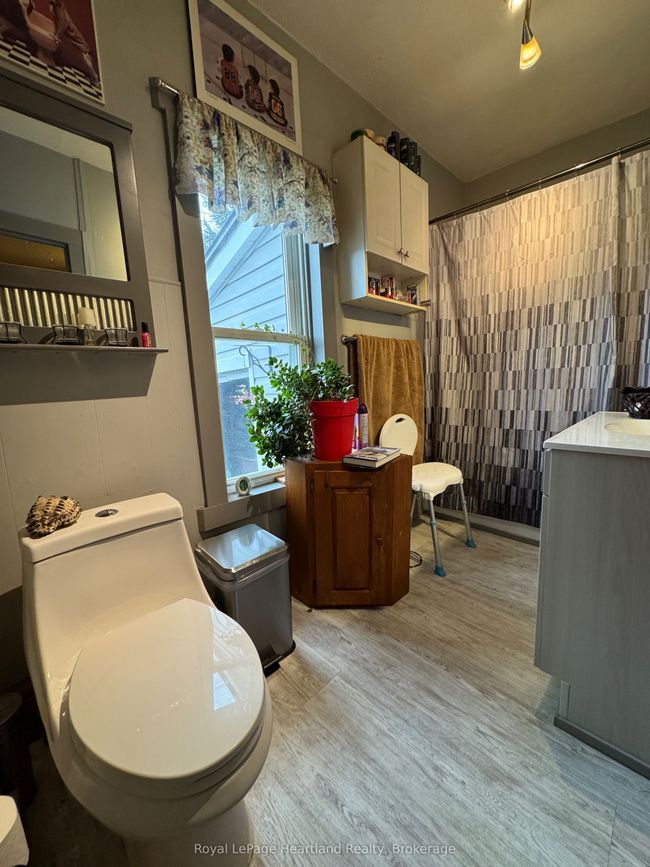 663 Josephine St, House other with 2 bedrooms, 1 bathrooms and 2 parking in Huron ON | Image 10
