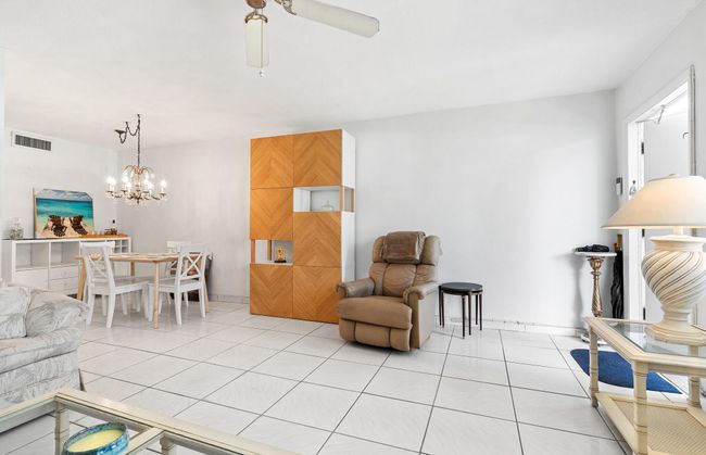 APT-107 - 419 Golden Isles Dr, Condo with 1 bedrooms, 1 bathrooms and null parking in Hallandale Beach FL | Image 10