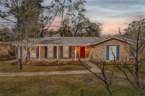 510 Woodlore Dr, Chickasaw, AL, 36611-1622 | Card Image