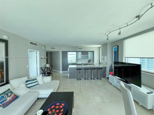 apt-3001-500 Brickell Ave, Miami, FL, 33131-2586 | Card Image