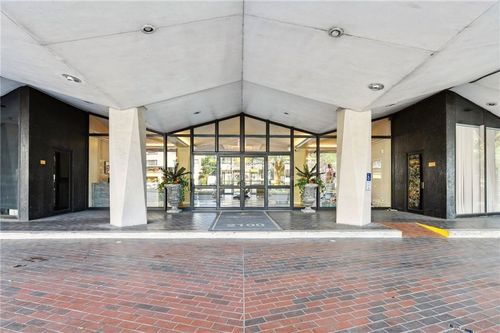 5c-2100 Saint Charles Ave, New Orleans, LA, 70130-7603 | Card Image