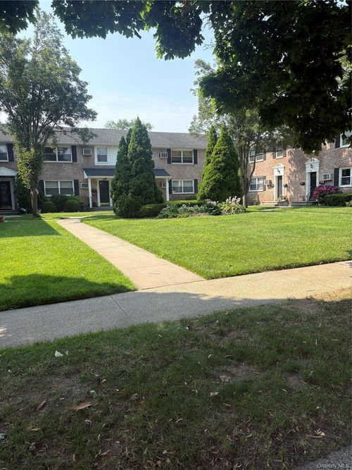 b-268-18 81st Ave, New Hyde Park, NY, 11040-1813 | Card Image