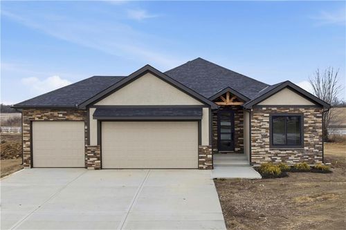 27601 E 128th Ct, Lee's Summit, MO, 64086-8492 | Card Image