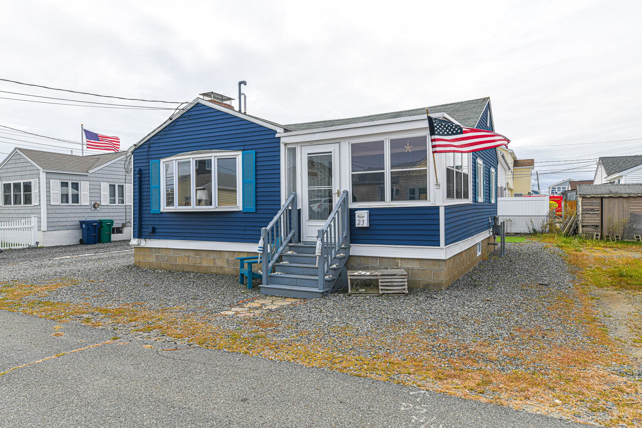 Wall St, Hampton, NH 03842