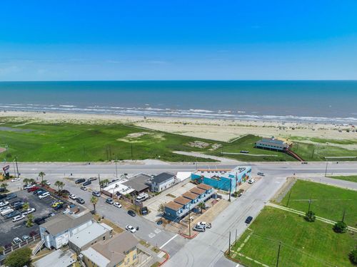 1102 8th St, Galveston, TX, 77550-9206 | Card Image