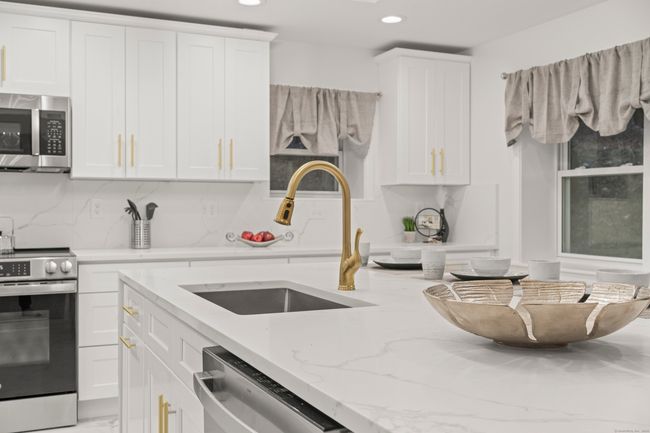 45 Westledge Rd, House other with 3 bedrooms, 3 bathrooms and null parking in West Simsbury CT | Image 5