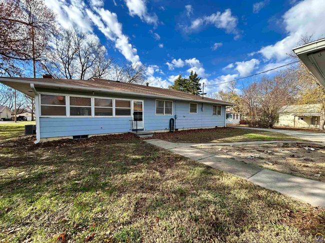 718 S 9 Th St, House other with 4 bedrooms, 2 bathrooms and null parking in Osage City KS | Image 5