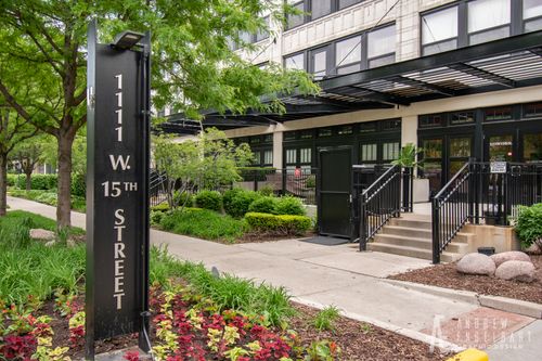 330-1111 15th St, Chicago, IL, 60608-2957 | Card Image