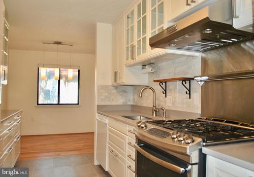203-2850 Dover Ln, FALLS CHURCH, VA, 22042-2827 | Card Image