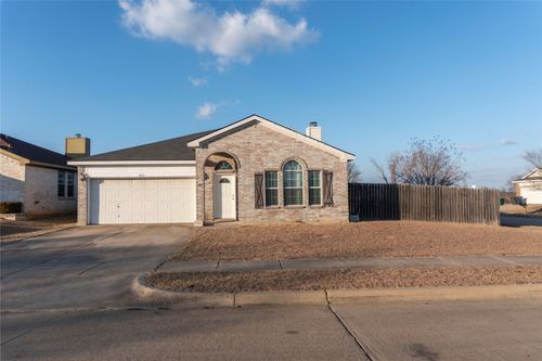 1025 Buffalo Springs Dr, Fort Worth, TX, 76140-5732 | Card Image